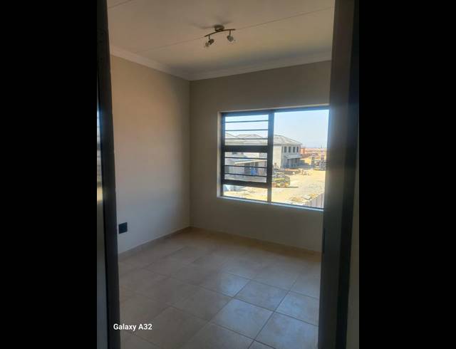 3 BEDROOM TOWNHOUSE FOR SALE IN WATERVAL EAST